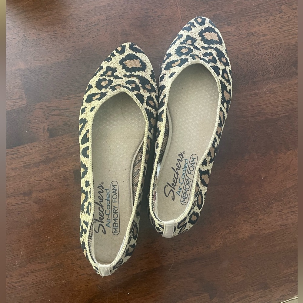 Skechers Women's Black and Cream Animal Print Flats